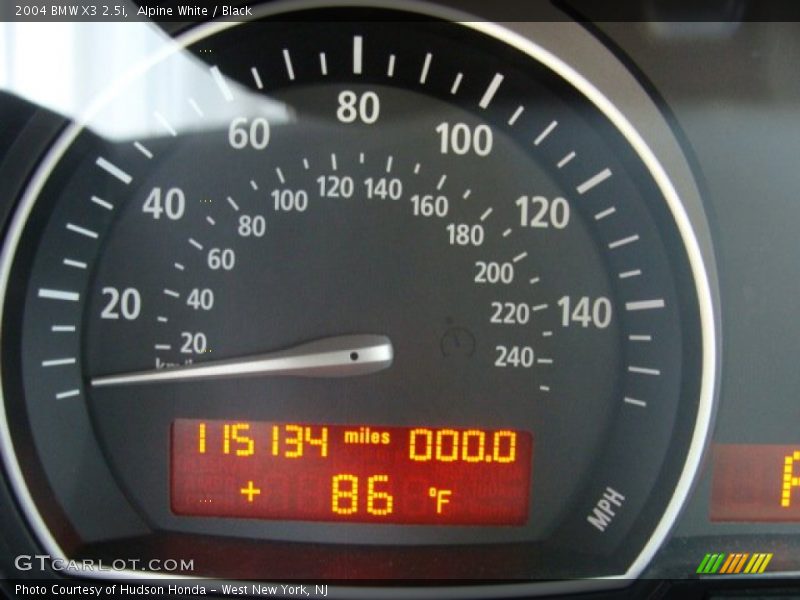 Alpine White / Black 2004 BMW X3 2.5i