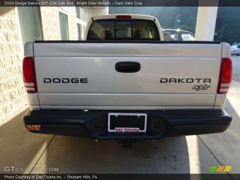 Bright Silver Metallic / Dark Slate Gray 2004 Dodge Dakota SXT Club Cab 4x4