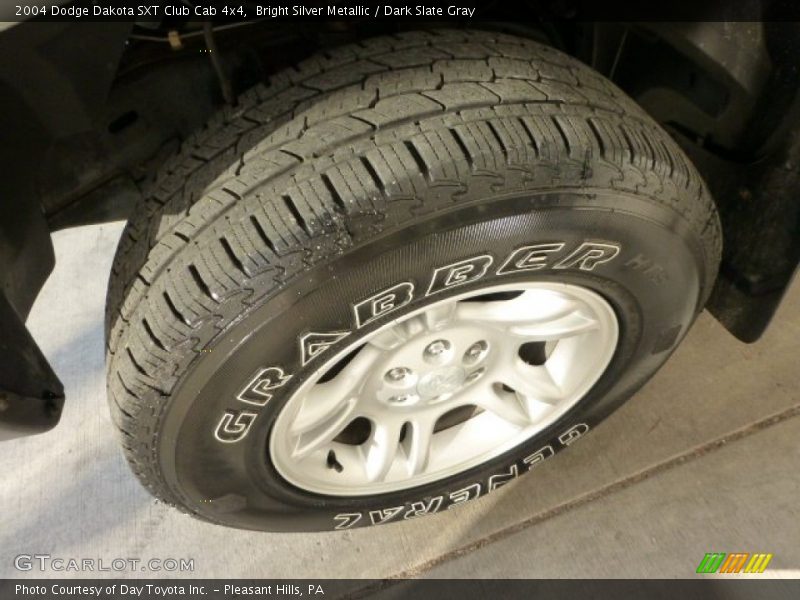 Bright Silver Metallic / Dark Slate Gray 2004 Dodge Dakota SXT Club Cab 4x4