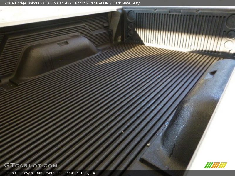 Bright Silver Metallic / Dark Slate Gray 2004 Dodge Dakota SXT Club Cab 4x4