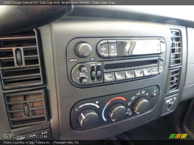 Bright Silver Metallic / Dark Slate Gray 2004 Dodge Dakota SXT Club Cab 4x4