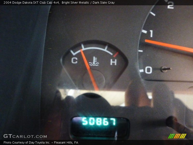 Bright Silver Metallic / Dark Slate Gray 2004 Dodge Dakota SXT Club Cab 4x4