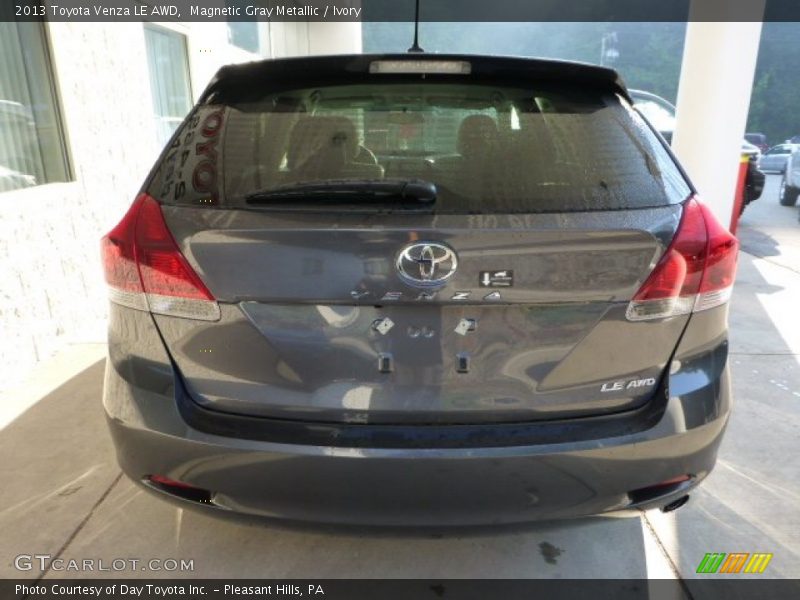 Magnetic Gray Metallic / Ivory 2013 Toyota Venza LE AWD