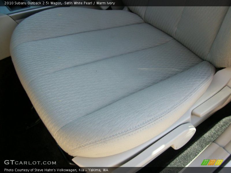 Satin White Pearl / Warm Ivory 2010 Subaru Outback 2.5i Wagon
