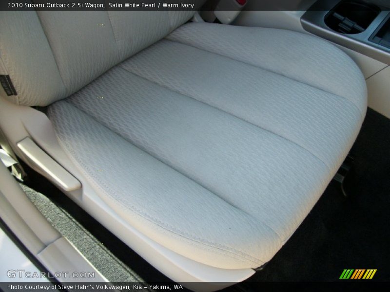 Satin White Pearl / Warm Ivory 2010 Subaru Outback 2.5i Wagon