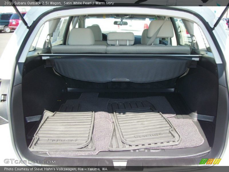 Satin White Pearl / Warm Ivory 2010 Subaru Outback 2.5i Wagon