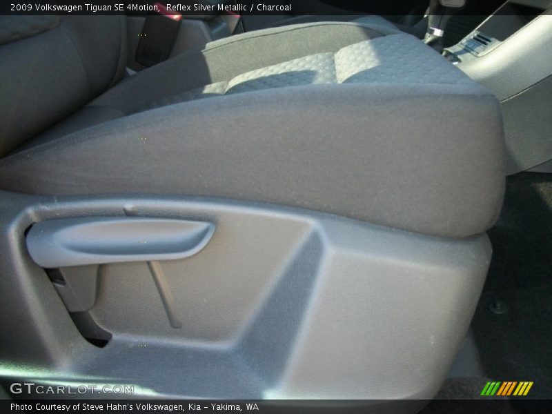 Reflex Silver Metallic / Charcoal 2009 Volkswagen Tiguan SE 4Motion