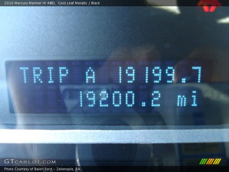 Gold Leaf Metallic / Black 2010 Mercury Mariner I4 4WD