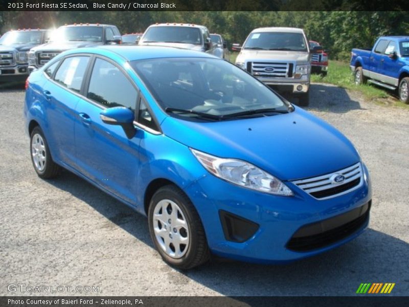 Front 3/4 View of 2013 Fiesta SE Sedan