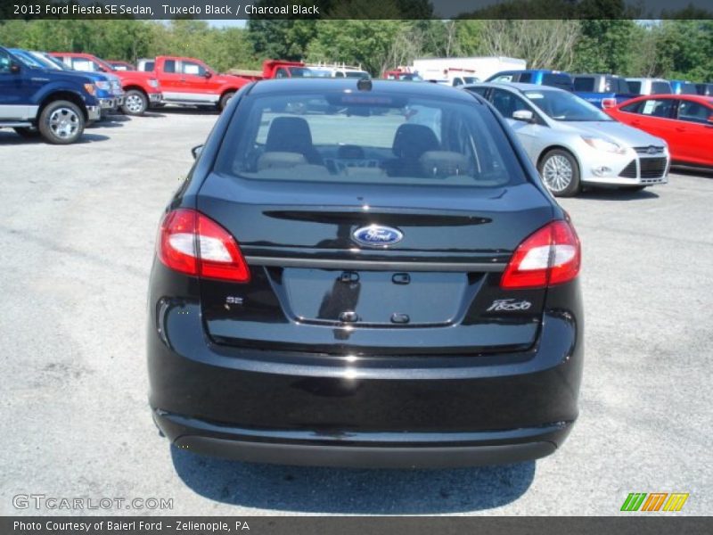 Tuxedo Black / Charcoal Black 2013 Ford Fiesta SE Sedan