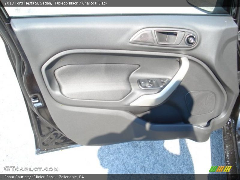 Tuxedo Black / Charcoal Black 2013 Ford Fiesta SE Sedan