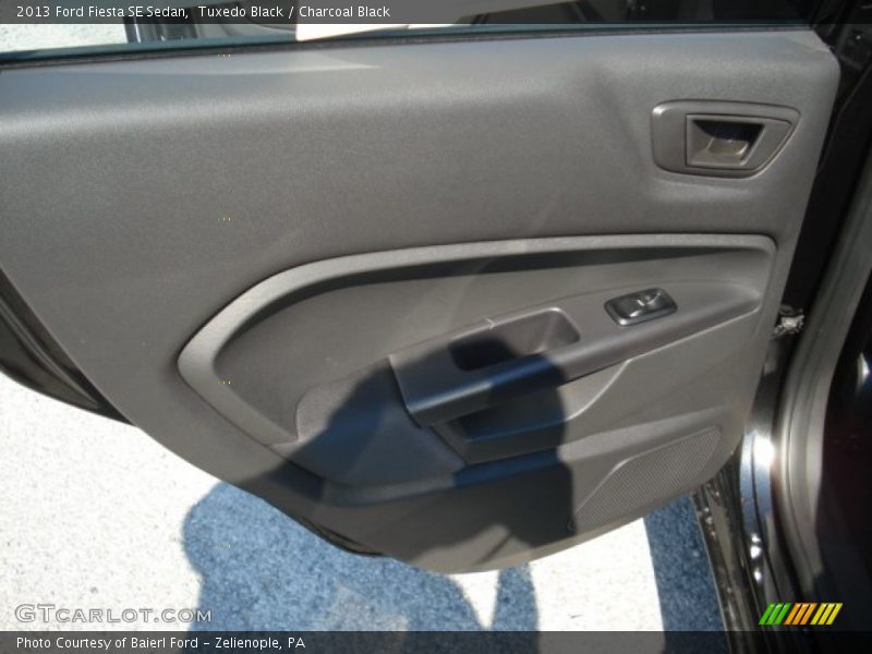 Tuxedo Black / Charcoal Black 2013 Ford Fiesta SE Sedan