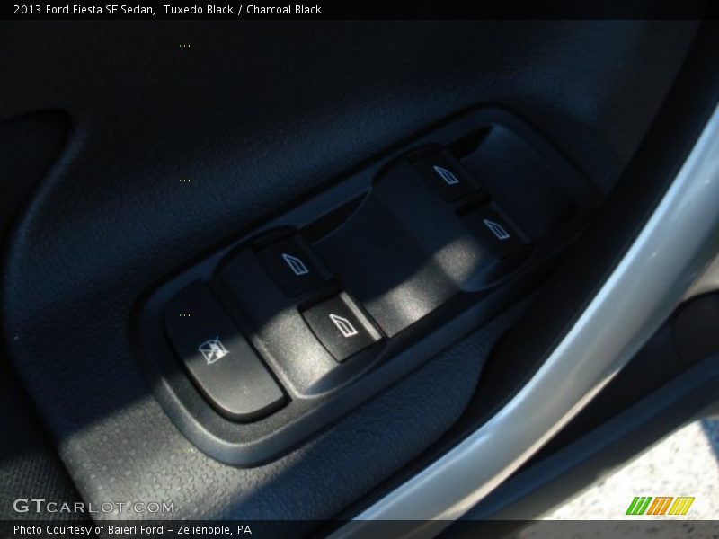 Tuxedo Black / Charcoal Black 2013 Ford Fiesta SE Sedan