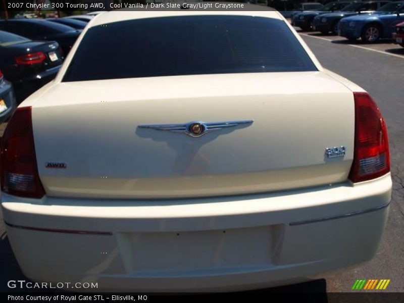 Cool Vanilla / Dark Slate Gray/Light Graystone 2007 Chrysler 300 Touring AWD
