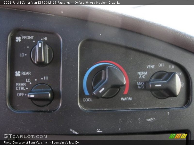 Oxford White / Medium Graphite 2002 Ford E Series Van E350 XLT 15 Passenger