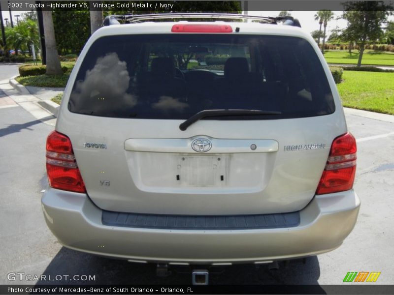 Vintage Gold Metallic / Ivory 2002 Toyota Highlander V6