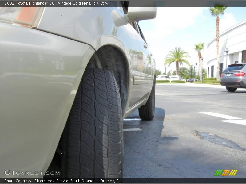 Vintage Gold Metallic / Ivory 2002 Toyota Highlander V6