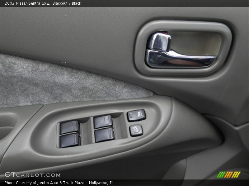 Blackout / Black 2003 Nissan Sentra GXE
