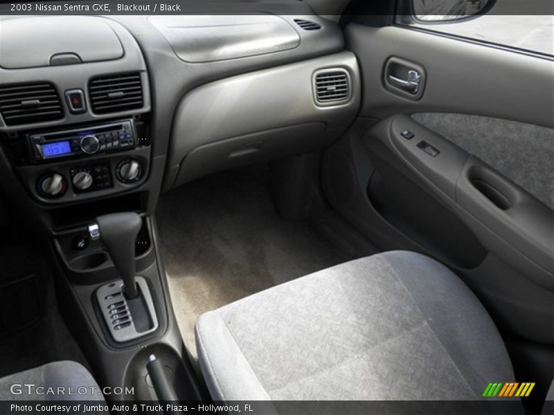 Blackout / Black 2003 Nissan Sentra GXE