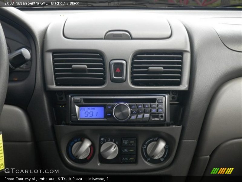 Blackout / Black 2003 Nissan Sentra GXE