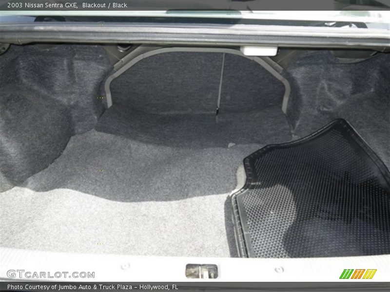 Blackout / Black 2003 Nissan Sentra GXE