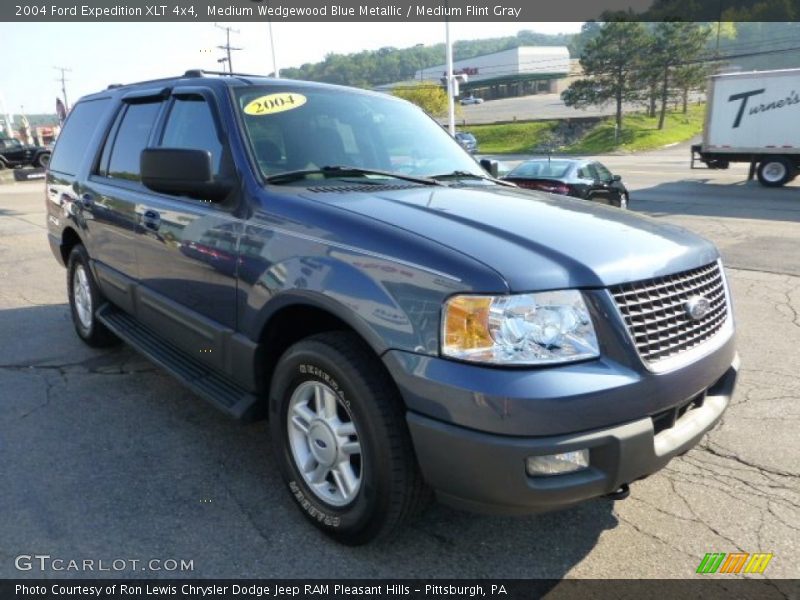 Medium Wedgewood Blue Metallic / Medium Flint Gray 2004 Ford Expedition XLT 4x4