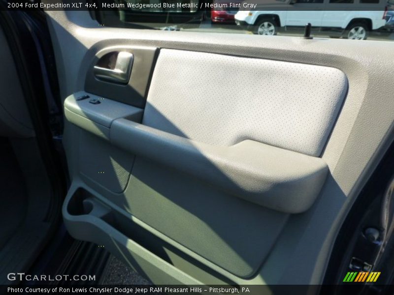 Medium Wedgewood Blue Metallic / Medium Flint Gray 2004 Ford Expedition XLT 4x4