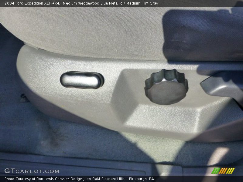 Medium Wedgewood Blue Metallic / Medium Flint Gray 2004 Ford Expedition XLT 4x4