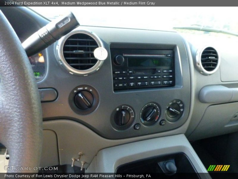 Medium Wedgewood Blue Metallic / Medium Flint Gray 2004 Ford Expedition XLT 4x4