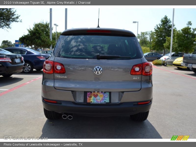 Alpine Grey Metallic / Charcoal 2010 Volkswagen Tiguan SE