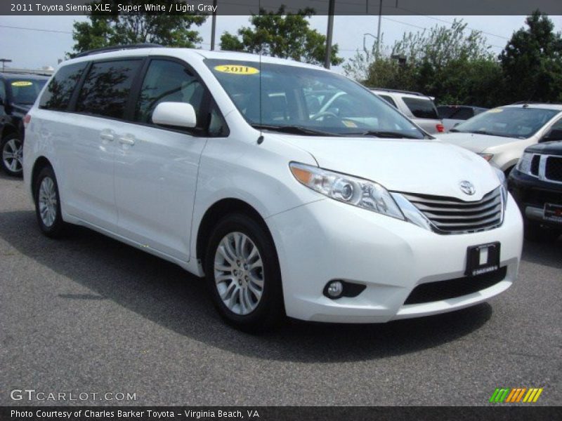 Super White / Light Gray 2011 Toyota Sienna XLE