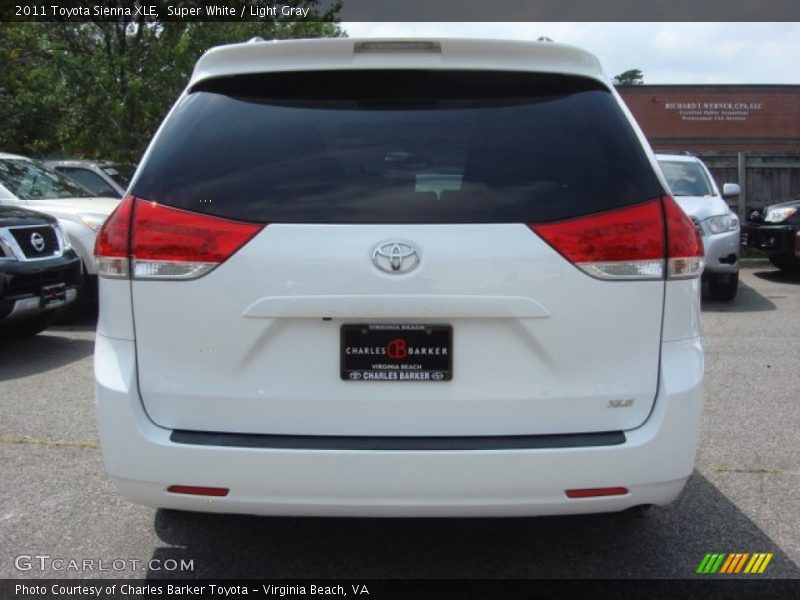 Super White / Light Gray 2011 Toyota Sienna XLE