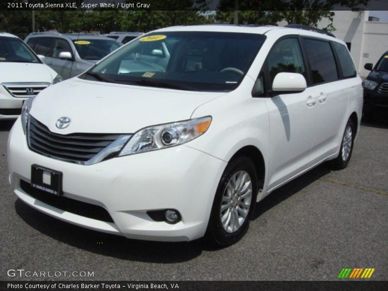 Super White / Light Gray 2011 Toyota Sienna XLE