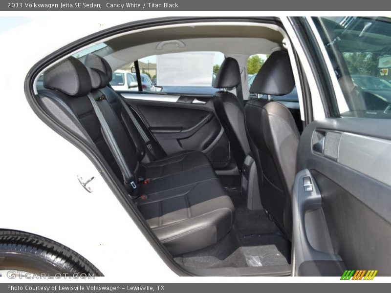 Candy White / Titan Black 2013 Volkswagen Jetta SE Sedan