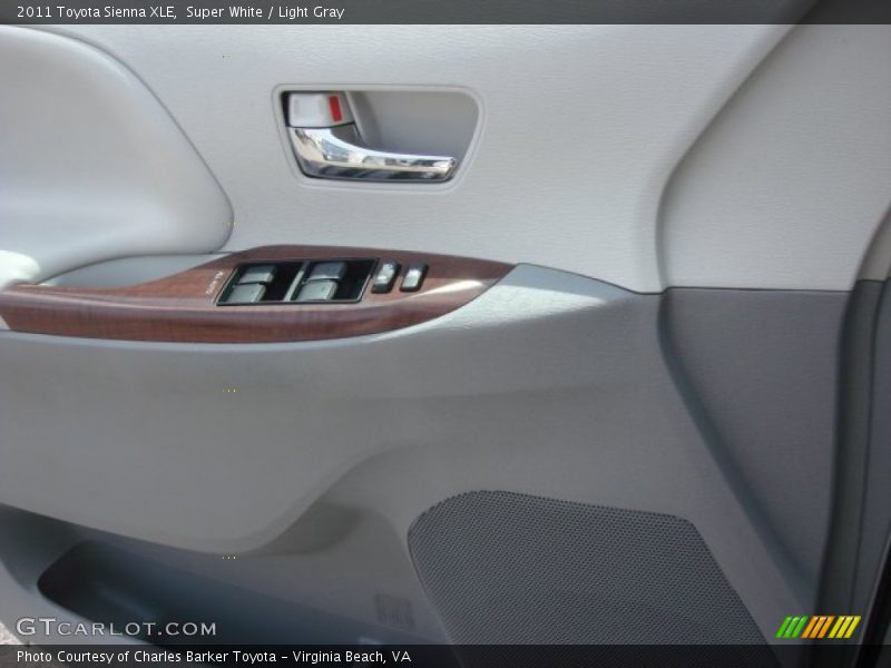 Super White / Light Gray 2011 Toyota Sienna XLE