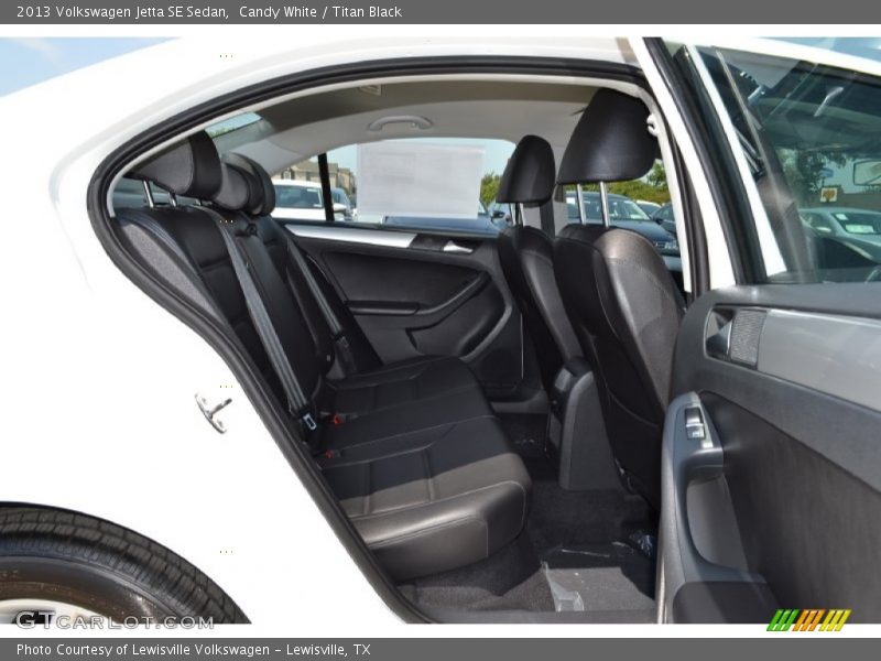 Candy White / Titan Black 2013 Volkswagen Jetta SE Sedan