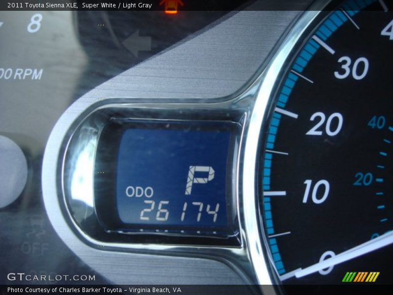Super White / Light Gray 2011 Toyota Sienna XLE