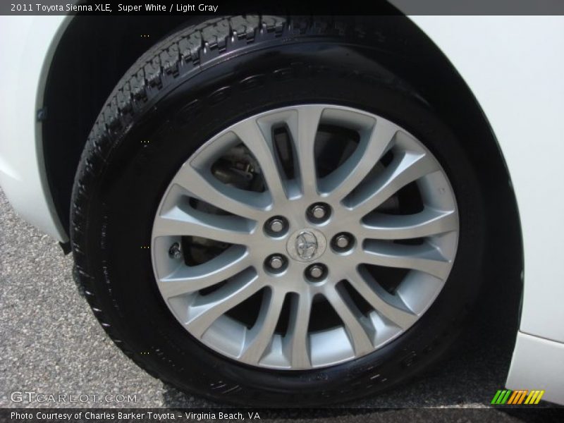 Super White / Light Gray 2011 Toyota Sienna XLE