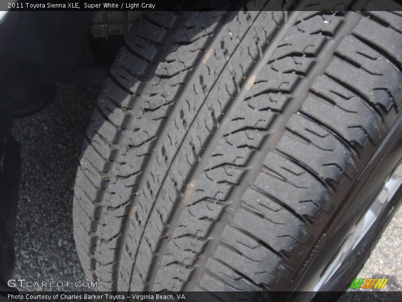 Super White / Light Gray 2011 Toyota Sienna XLE