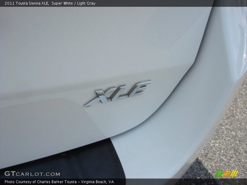 Super White / Light Gray 2011 Toyota Sienna XLE