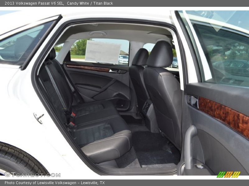 Candy White / Titan Black 2013 Volkswagen Passat V6 SEL