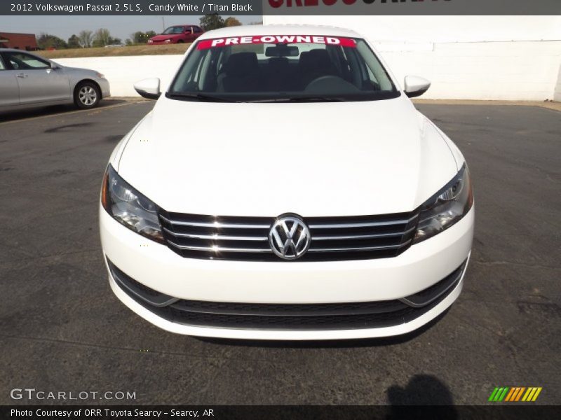 Candy White / Titan Black 2012 Volkswagen Passat 2.5L S