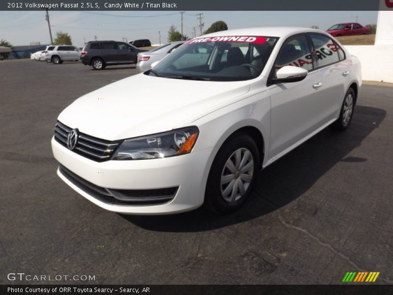 Candy White / Titan Black 2012 Volkswagen Passat 2.5L S
