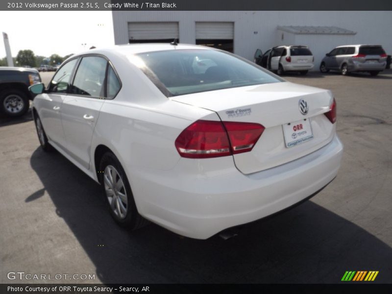 Candy White / Titan Black 2012 Volkswagen Passat 2.5L S