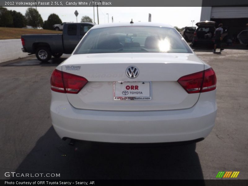 Candy White / Titan Black 2012 Volkswagen Passat 2.5L S