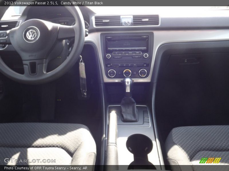Candy White / Titan Black 2012 Volkswagen Passat 2.5L S