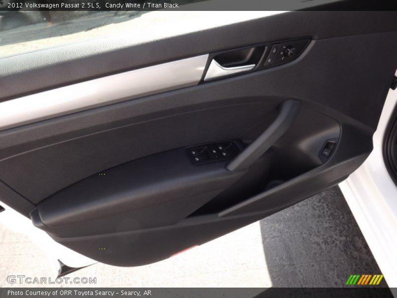 Candy White / Titan Black 2012 Volkswagen Passat 2.5L S