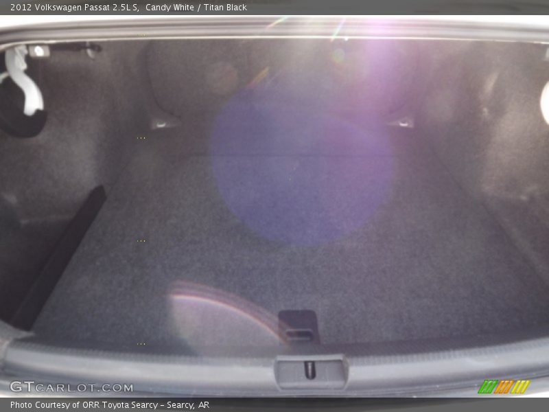 Candy White / Titan Black 2012 Volkswagen Passat 2.5L S
