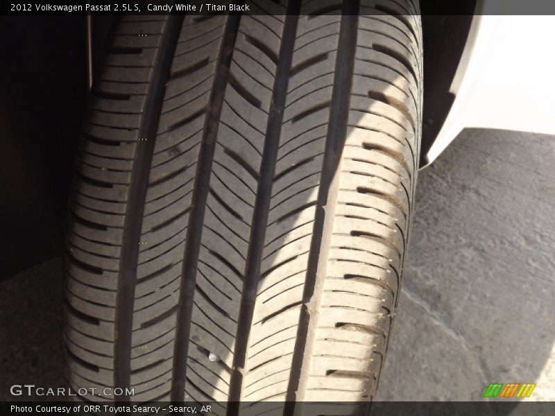 Candy White / Titan Black 2012 Volkswagen Passat 2.5L S