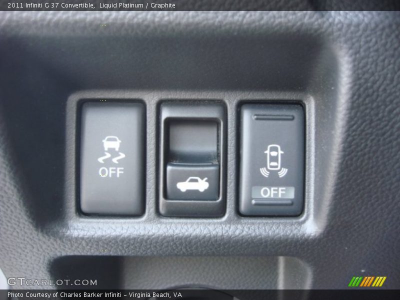 Controls of 2011 G 37 Convertible